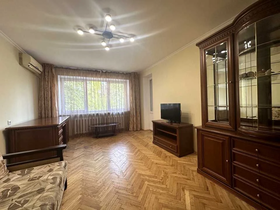 Квартира. Київ, Левка Лук'яненка вул.
