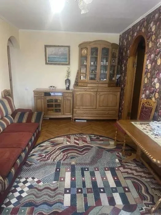 Продам 3-кімнатну квартиру в центрі міста