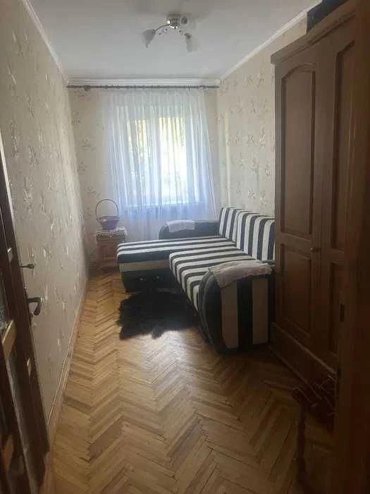 Продам 3-кімнатну квартиру в центрі міста