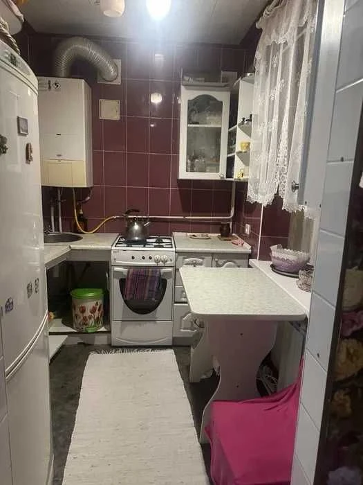 Продам 3-кімнатну квартиру в центрі міста