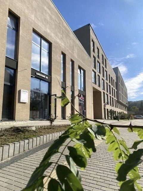 Продаж 2 кімн квартира 68.93  м² 1/6 ц.вул.Богдана Хмельниць