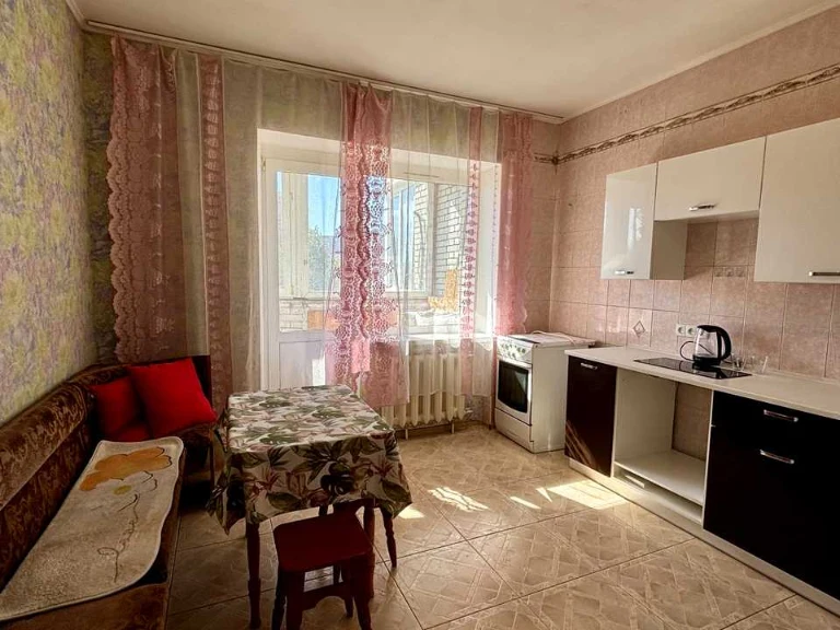 Квартира. Київ, Драгоманова вул.