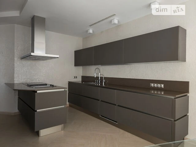 Продажа 3к квартиры 180.9 кв. м по ул. Андрея Верхосмотра 16