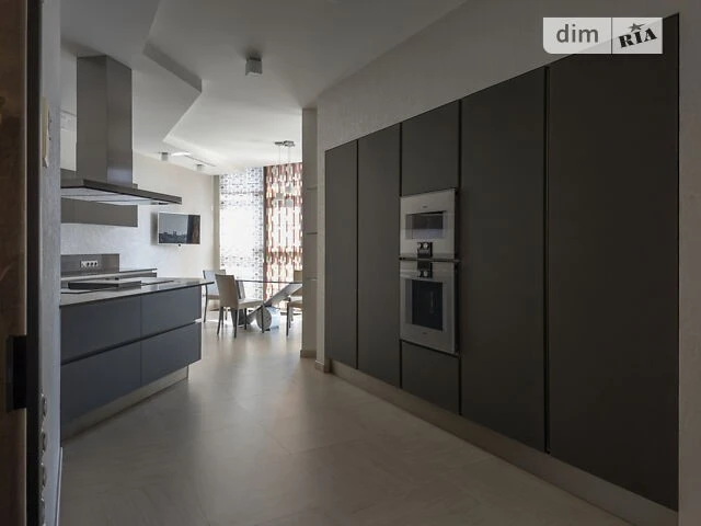 Продажа 3к квартиры 180.9 кв. м по ул. Андрея Верхосмотра 16