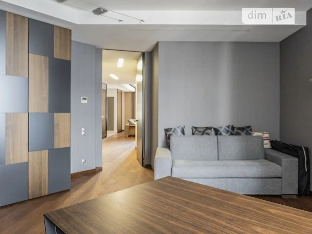 Продажа 3к квартиры 180.9 кв. м по ул. Андрея Верхосмотра 16