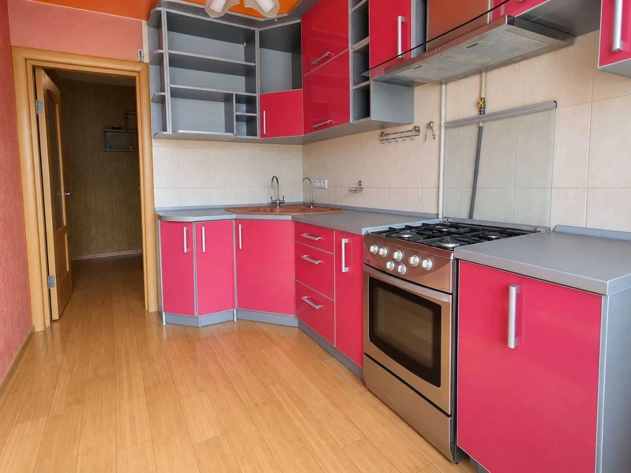 Продаж: 3-кімн. квартира.  Роздільна. 3 поверх.  Цегляний бу