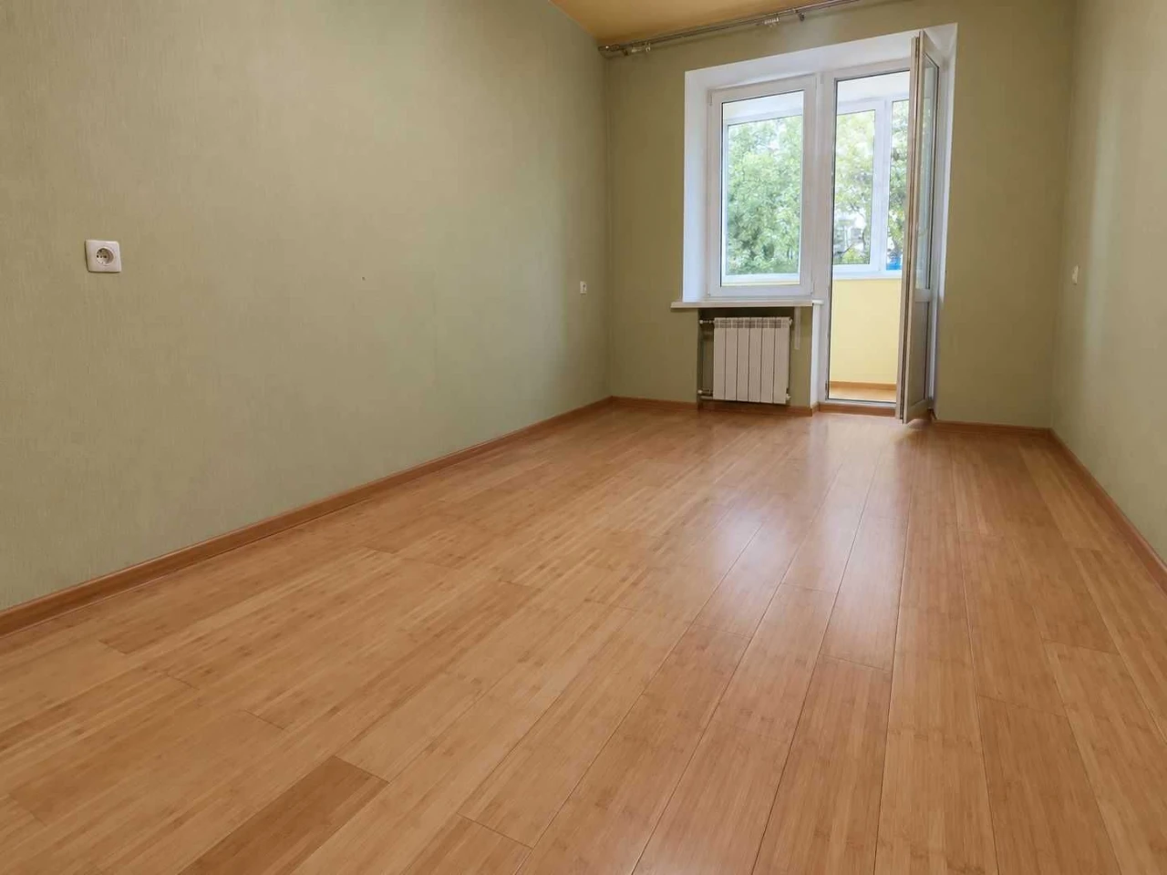 Продаж: 3-кімн. квартира.  Роздільна. 3 поверх.  Цегляний бу