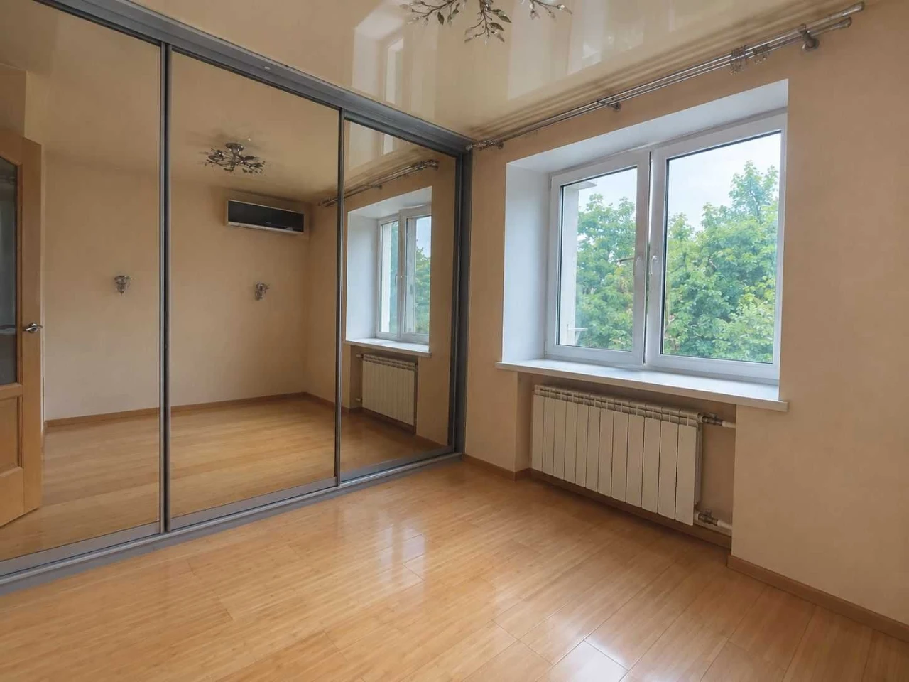 Продаж: 3-кімн. квартира.  Роздільна. 3 поверх.  Цегляний бу