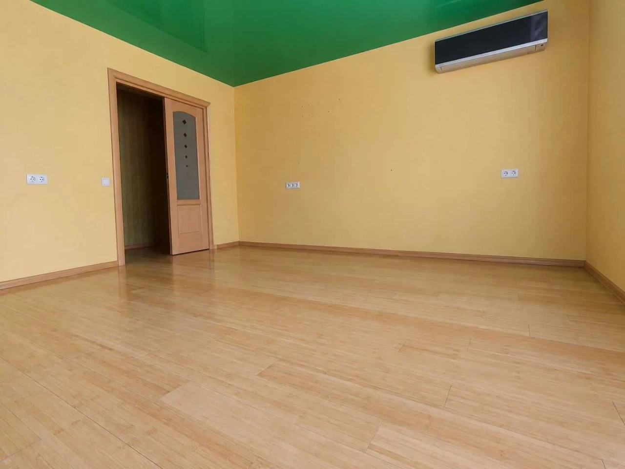 Продаж: 3-кімн. квартира.  Роздільна. 3 поверх.  Цегляний бу