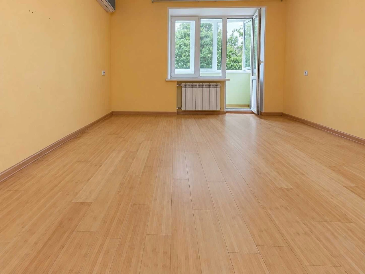 Продаж: 3-кімн. квартира.  Роздільна. 3 поверх.  Цегляний бу