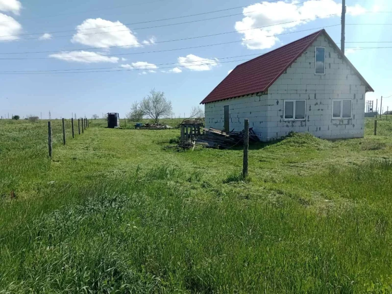Продам недостроенный дом  60 м² / 8 соток / с. Красноселка,п