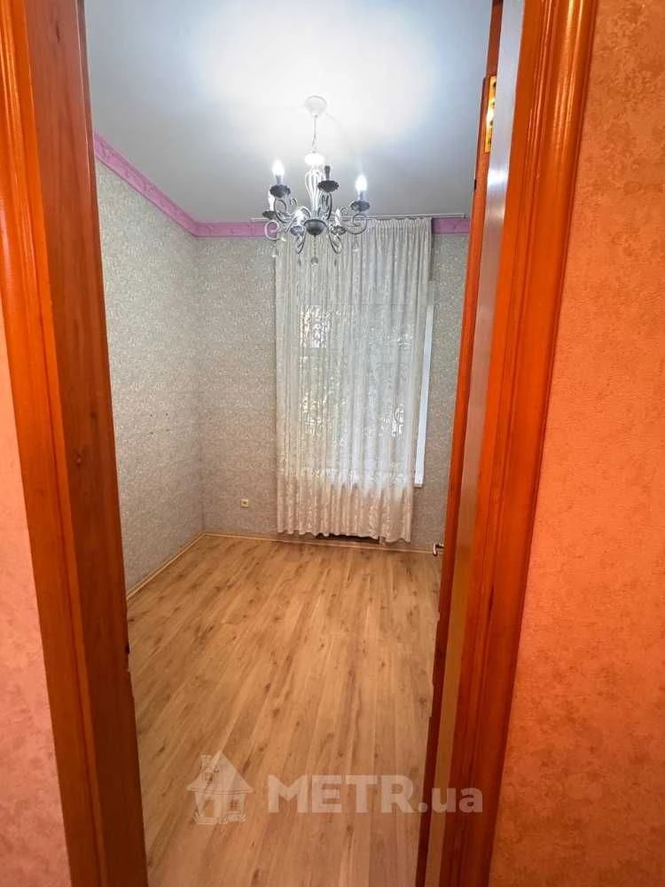 kor-03  Продається 3-кімнатна квартира в центрі міста