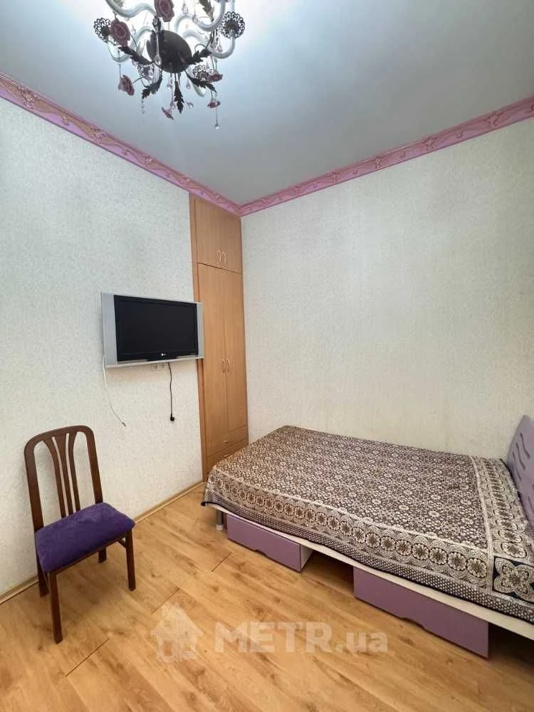 kor-03  Продається 3-кімнатна квартира в центрі міста