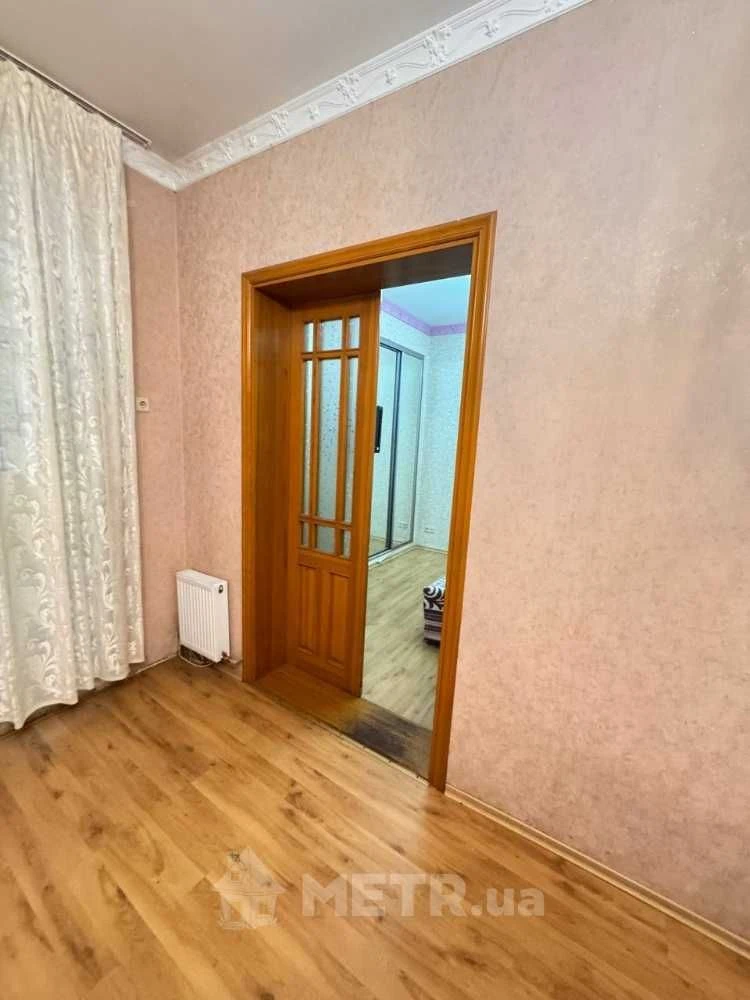 kor-03  Продається 3-кімнатна квартира в центрі міста