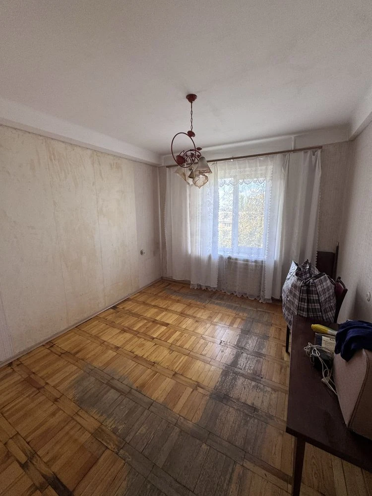 Продаж 2 кімн.квартири на 2 Шевченківському(вул.Чарівна)6 по