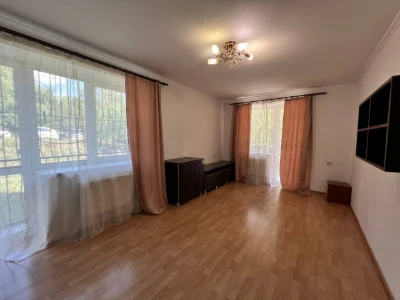 Продаж 2-кім. квартири 61.6 м.кв. з індивідуальним опаленням