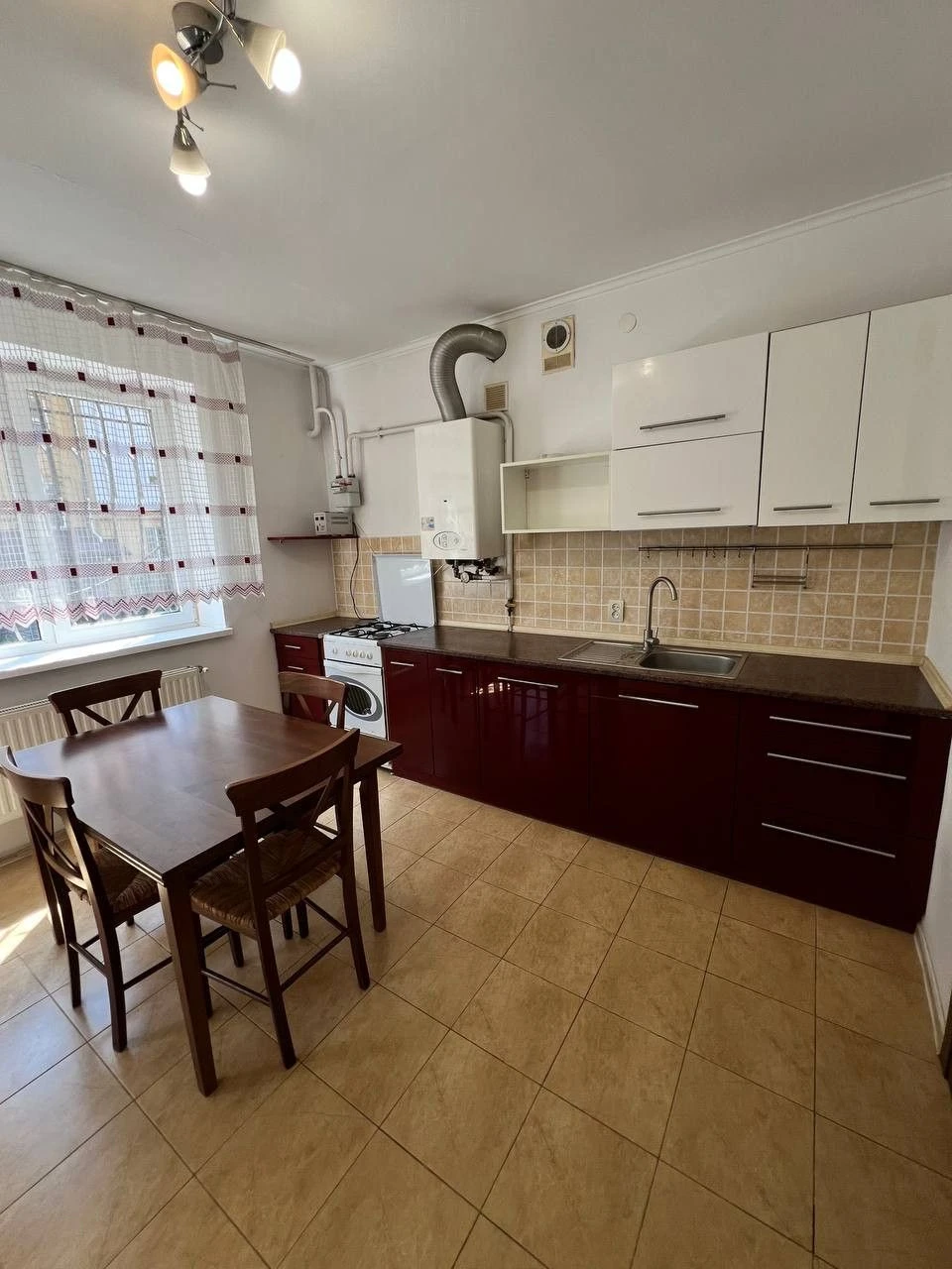 Продаж 2-кім. квартири 61.6 м.кв. з індивідуальним опаленням