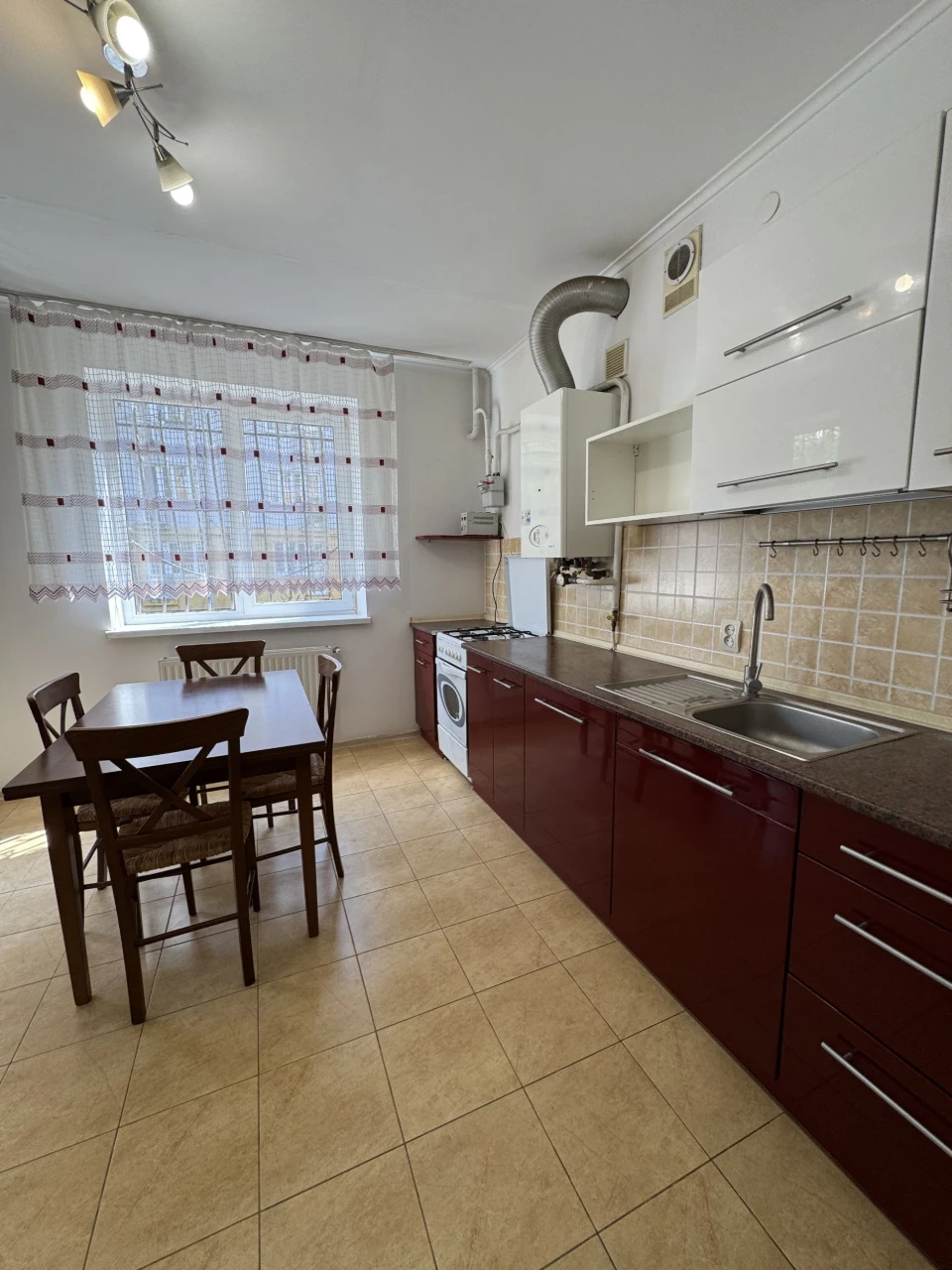 Продаж 2-кім. квартири 61.6 м.кв. з індивідуальним опаленням