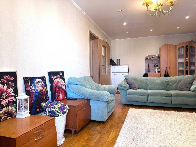Продаж 3 кімн квартири біля м Житомирська (3 хв пішки), Свят