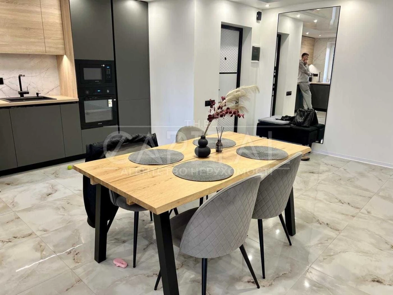 Продаж 2к квартири 72м.кв,Київ,вул.Харківське шосе 55/Харько