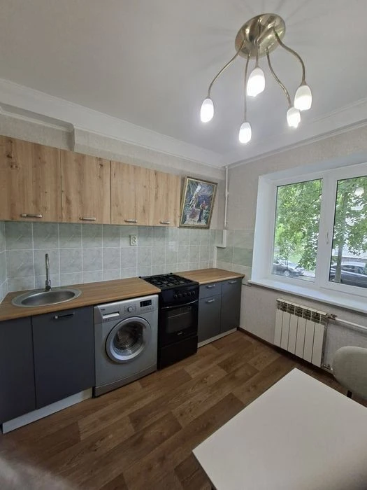 2-room apartment for sale with new renovation and furniture on Vynohrad