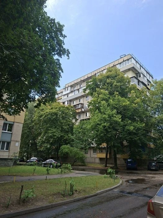2-room apartment for sale with new renovation and furniture on Vynohrad