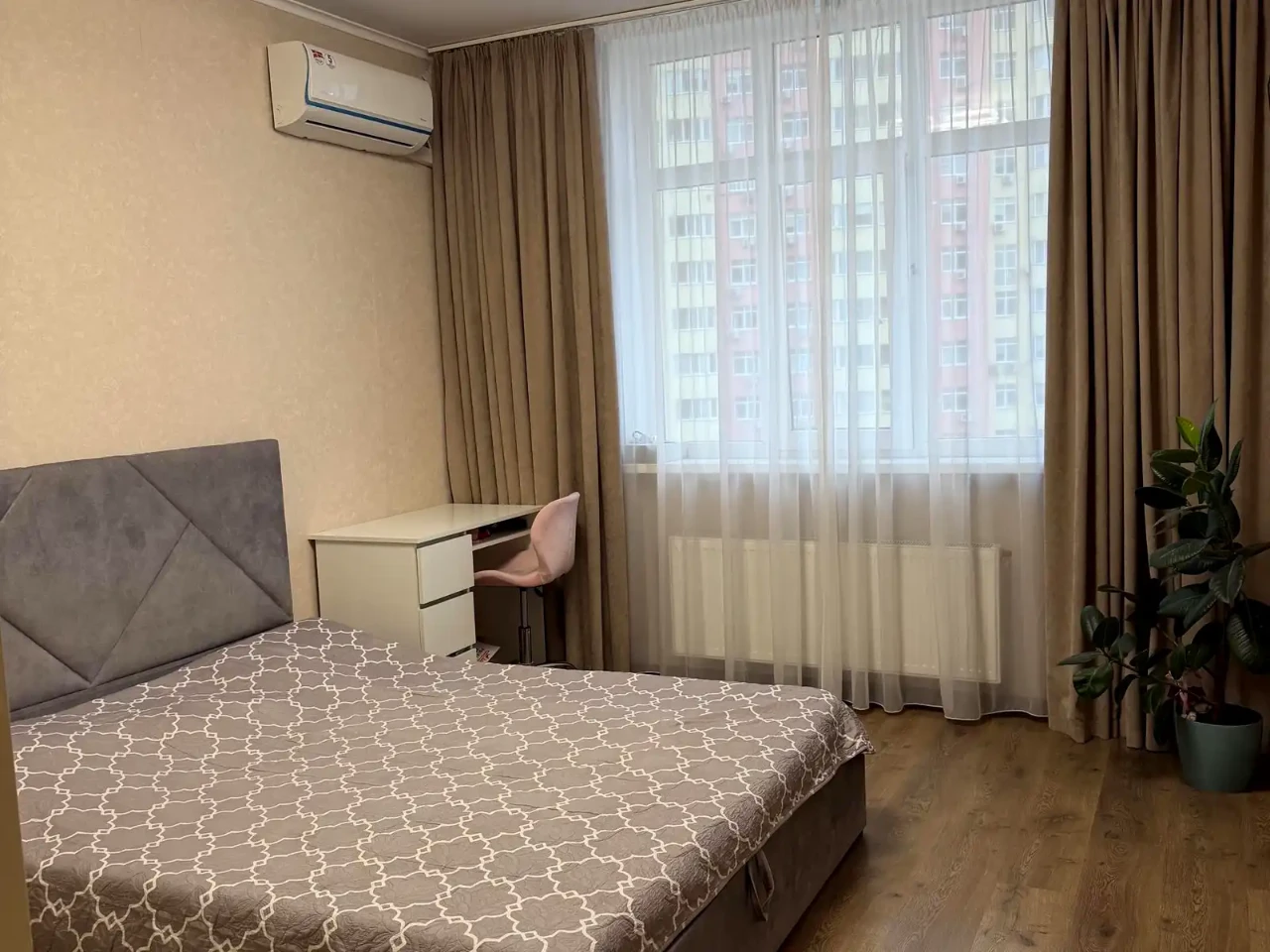 Продаж квартири 1-кімн. 40.4 м² 8/24 пов.