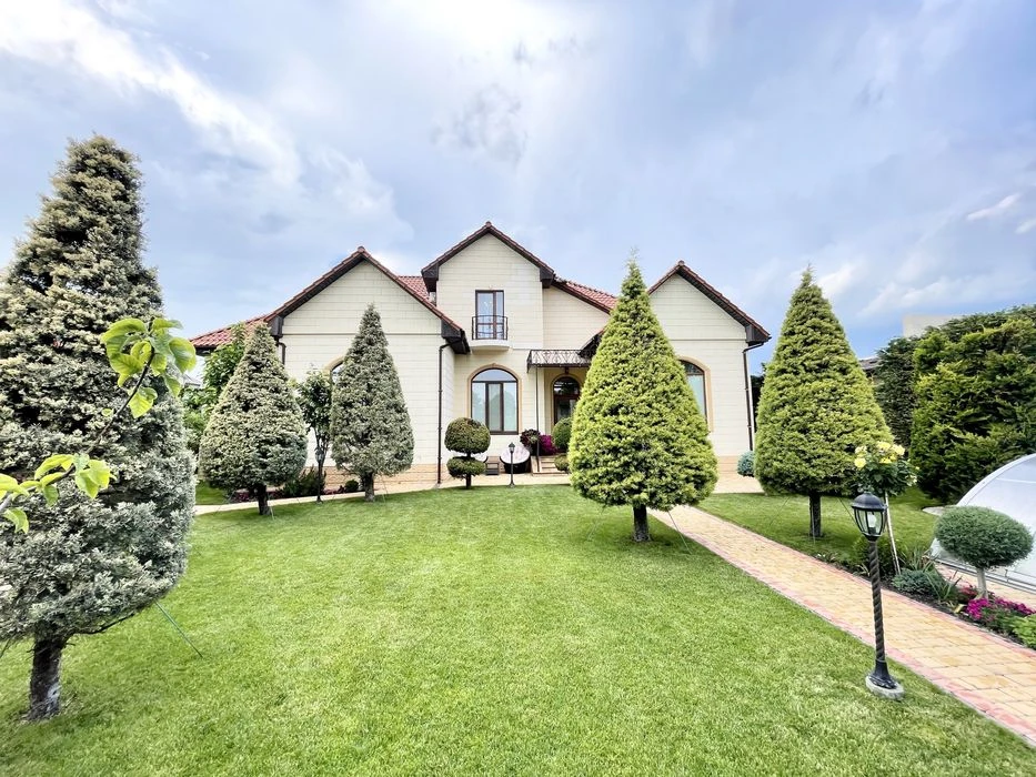 Sauvignon. House 300 sq.m. The plot is 10 acres. A unique place