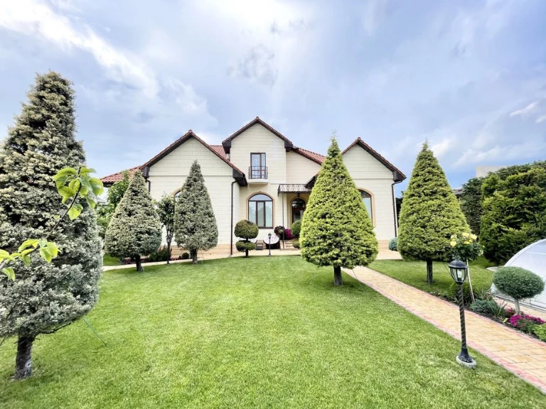 Sauvignon. House 300 sq.m. The plot is 10 acres. A unique place