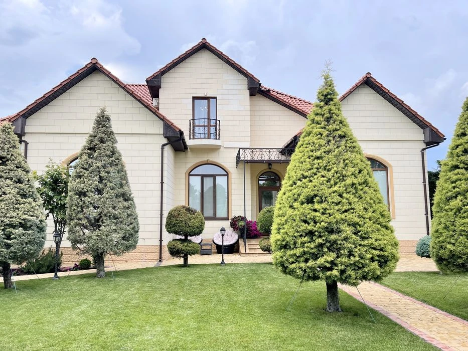 Sauvignon. House 300 sq.m. The plot is 10 acres. A unique place