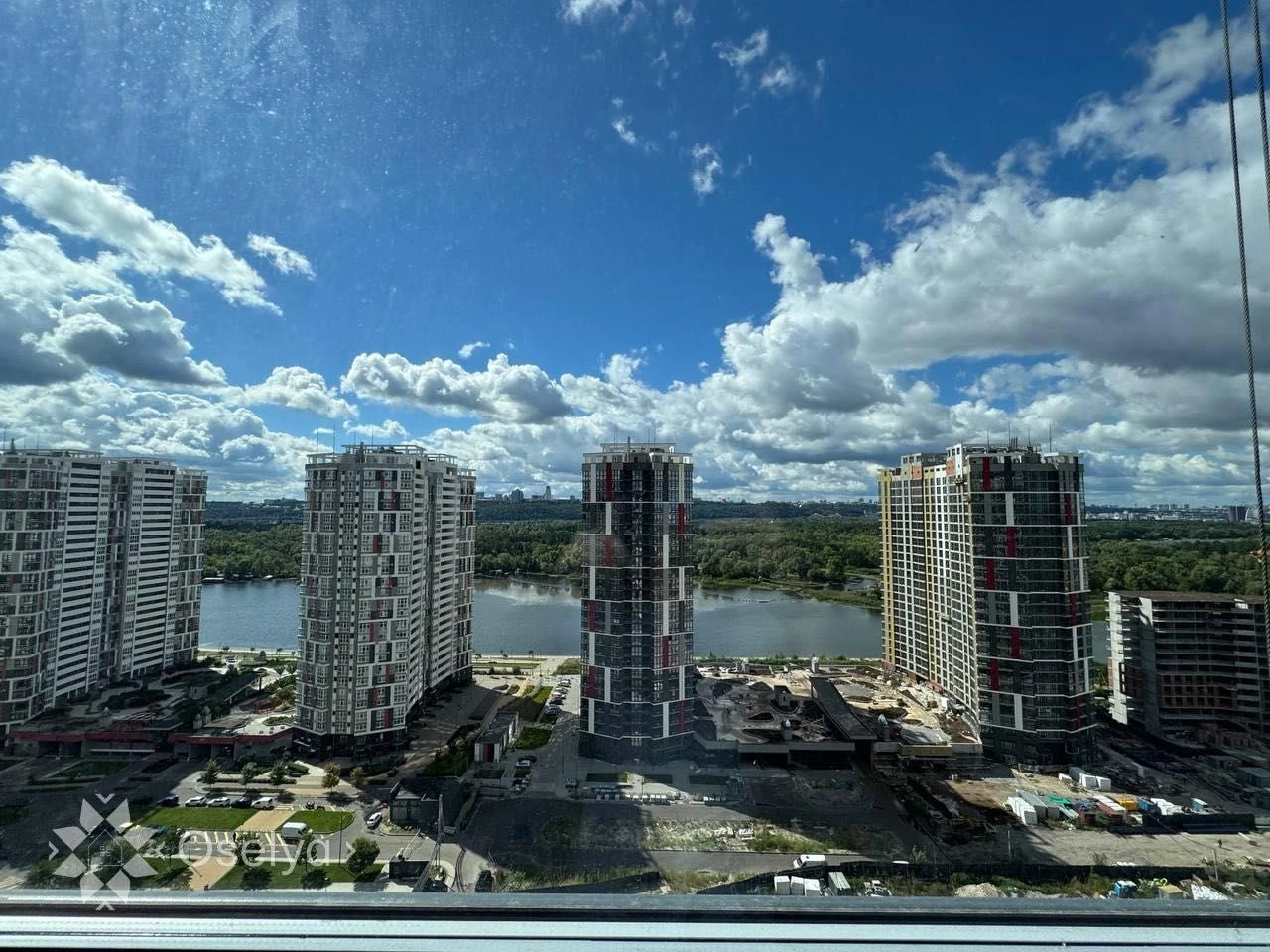 Будинок 13-17 Продаж видової 2-кімнатної квартири в ЖК «Руса