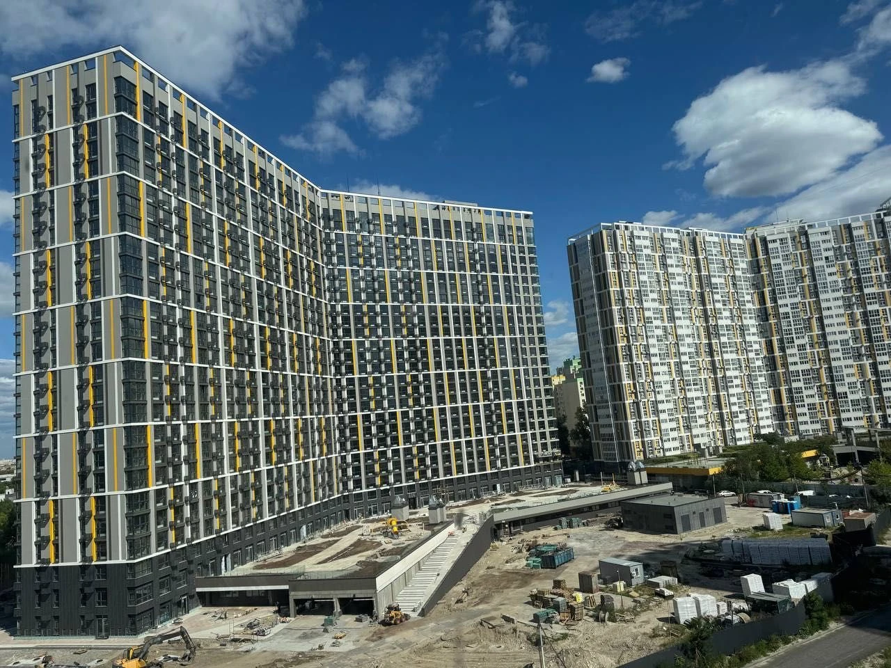 Будинок 13-17 Продаж видової 2-кімнатної квартири в ЖК «Руса