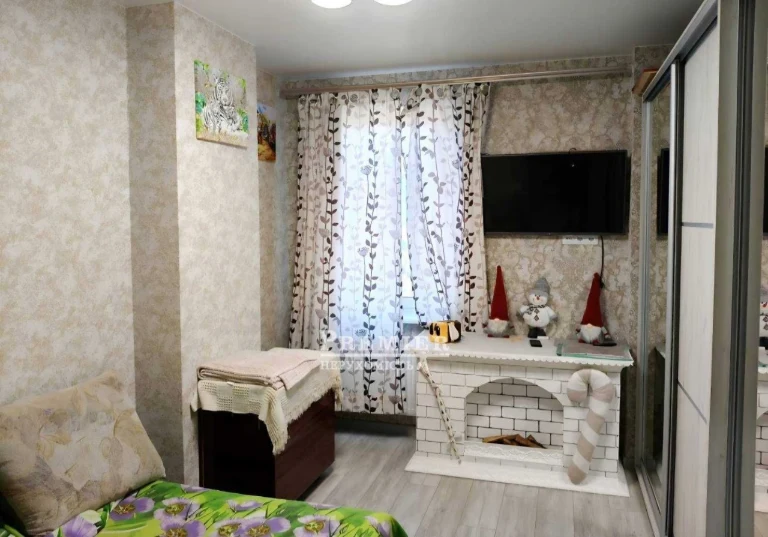 Продам 2-х кімнатну квартиру з ремонтом в новому цегляному б