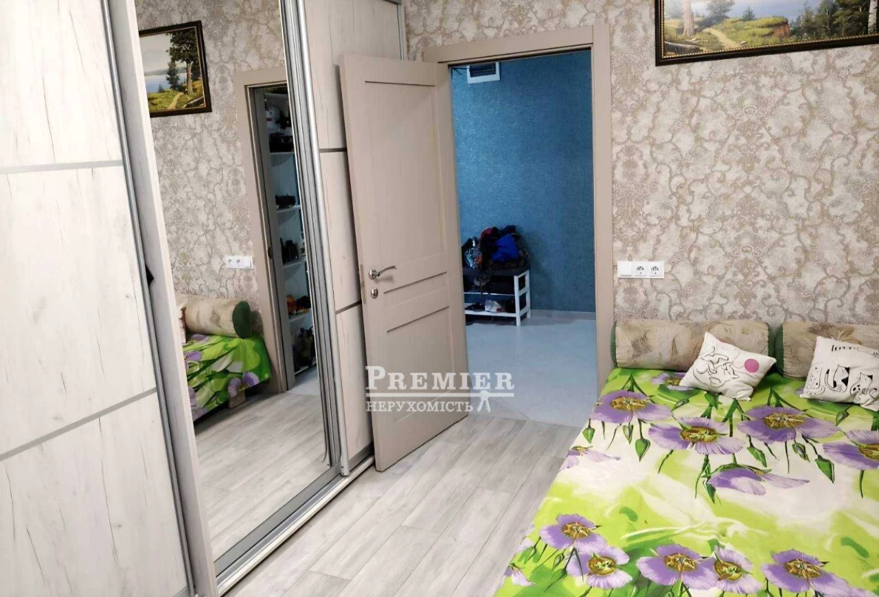 Продам 2-х кімнатну квартиру з ремонтом в новому цегляному б