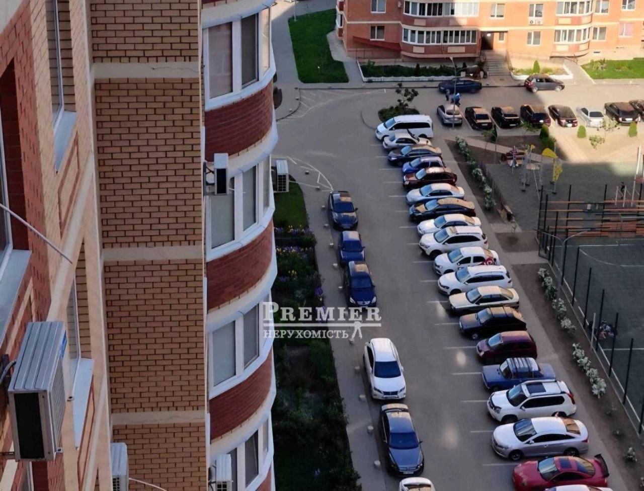 Продам 2-х кімнатну квартиру з ремонтом в новому цегляному б