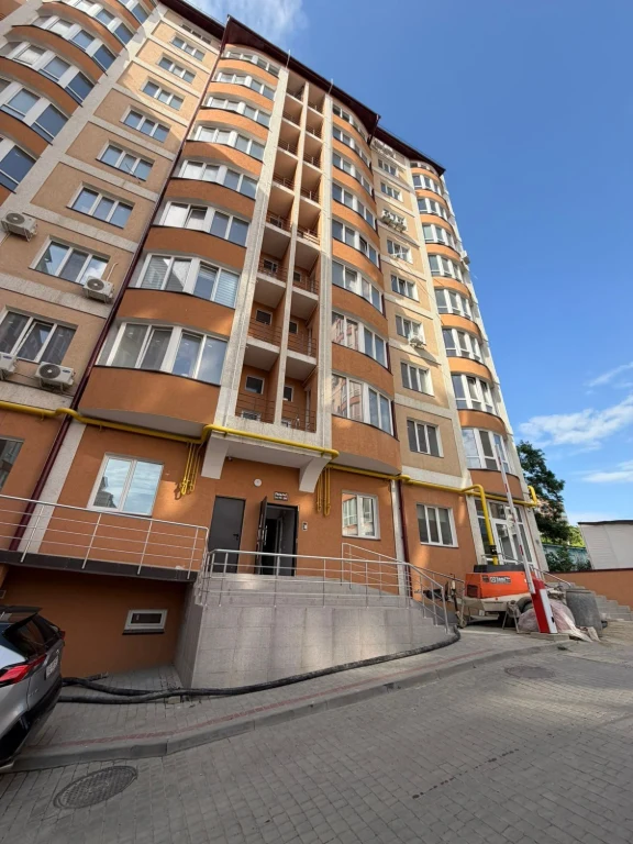 Продаж новобуд 3 х кімн Чернівці Героїв Майдану Щербанюка