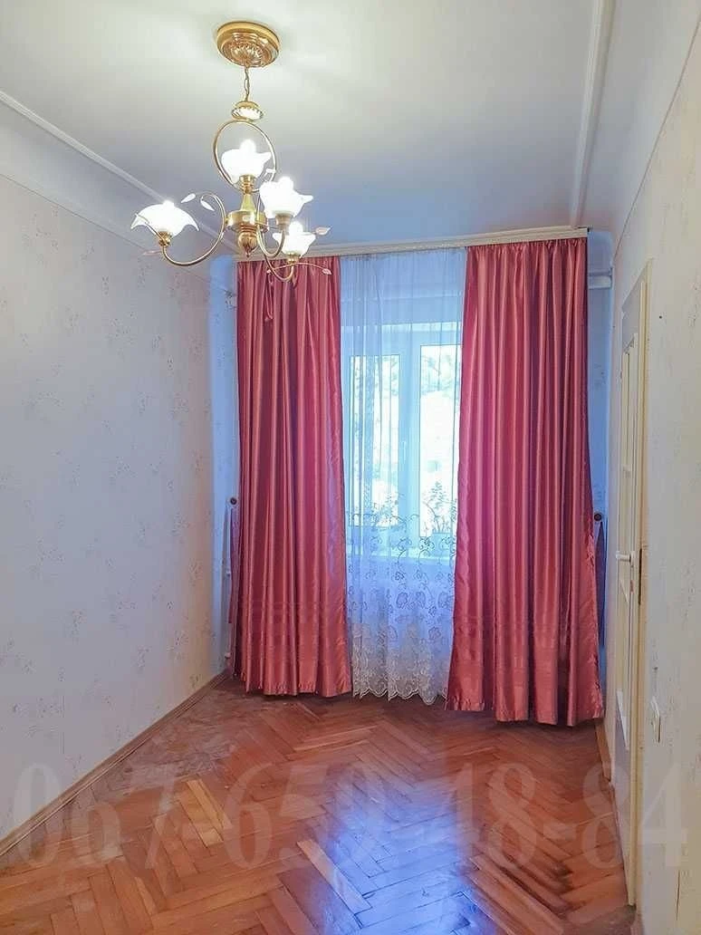 Мечникова. Кловская. Печерск. Продам 3х ком квартиру.