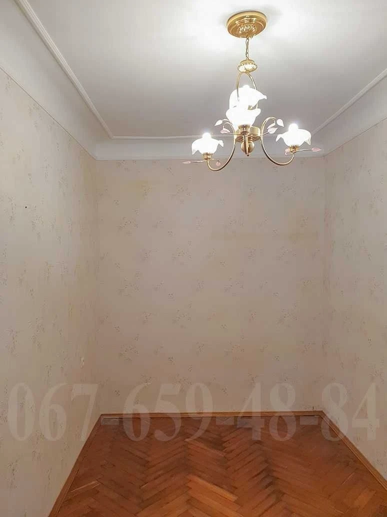 Мечникова. Кловская. Печерск. Продам 3х ком квартиру.
