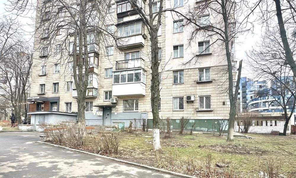 Продам квартиру на 1 поверсі вул. Джона Маккейна (Івана Кудр