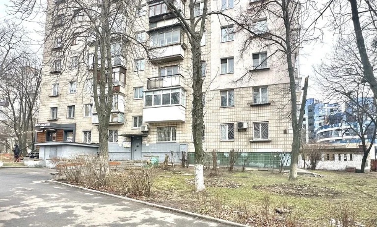 Продам квартиру на 1 поверсі вул. Джона Маккейна (Івана Кудр