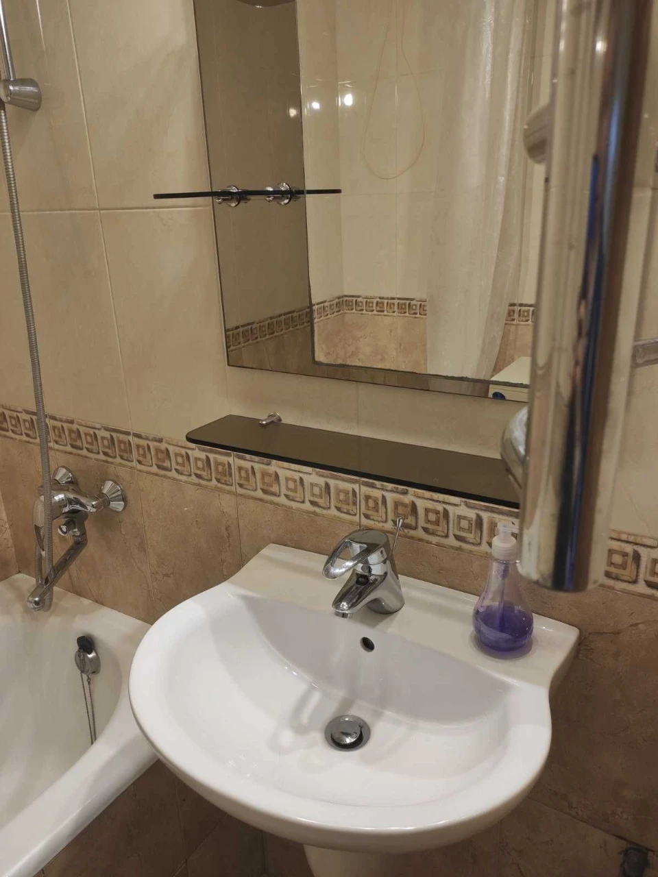 Продам 2-ух комнатную кв-ру на Оболони, ул. Героев Днепра,22
