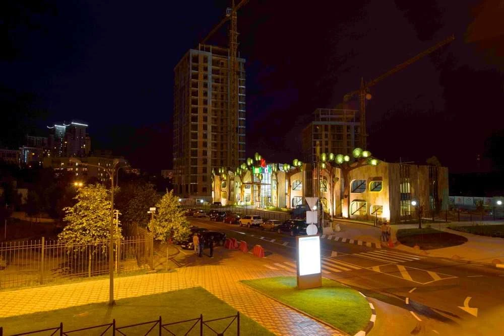 2-кімн 80кв.м +2паркінги по 20кв.м вул.Драгомирова 20 ЖК"Нов