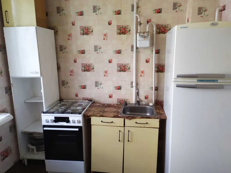 Selling my own 1-room apartment, New Circus area, VLASN