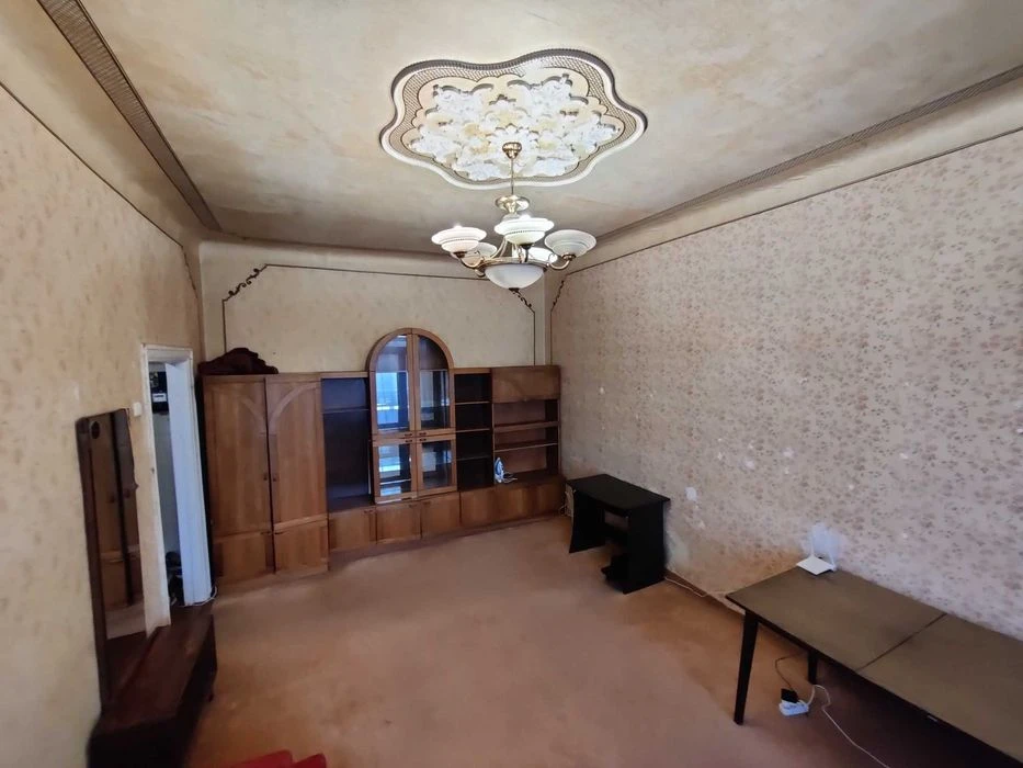 Selling my own 1-room apartment, New Circus area, VLASN