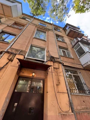 Продам 2 ком квартиру Сталинка Центр Парк