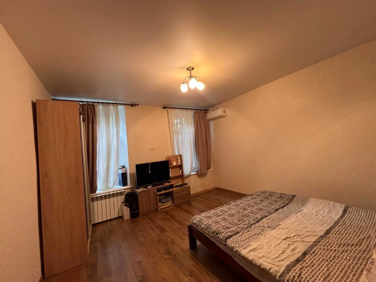 Продам 2 ком квартиру Сталинка Центр Парк
