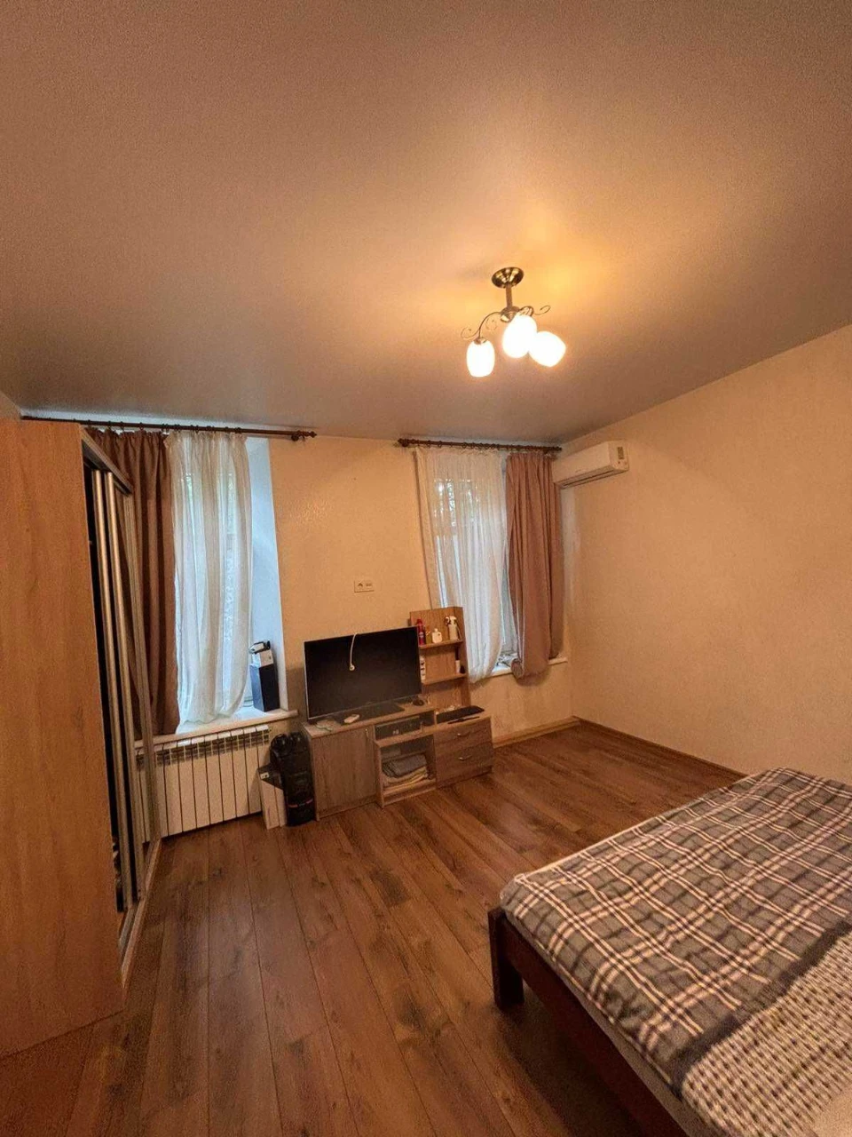 Продам 2 ком квартиру Сталинка Центр Парк