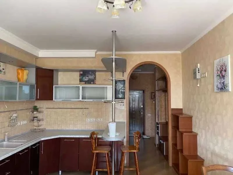 2К 76,4М² у ЖК Чудо-Місто, Центр, 7/18 — КУХНЯ 18М², з мебля