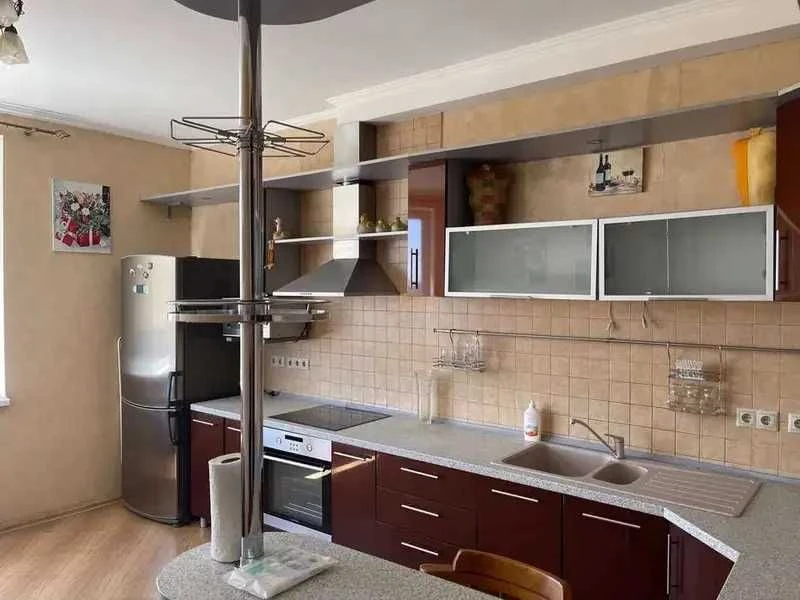 2К 76,4М² у ЖК Чудо-Місто, Центр, 7/18 — КУХНЯ 18М², з мебля