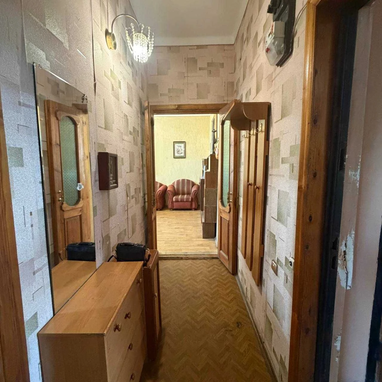 в продаже замечательная сталинка в любимом центре
